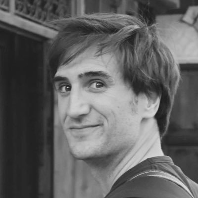 EnriqueBajodl's profile picture. Abogado, profesor de comunicación y escritor. Pero en orden inverso. Me lo paso en grande en @nbamaniacs