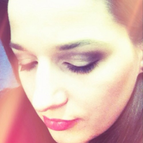 easyandbeautifu's profile picture. Shopping und Schokoladensüchtig, Liebhaber von schönen Schuhen, Handtaschen und leckerem Essen, Blogt über Mode, Style, Make Up und Dekoideen,