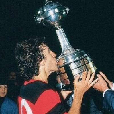 “quisera eu ser imortal, para viver a glória eterna do Flamengo.”