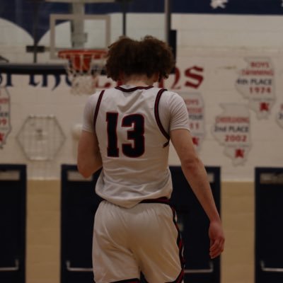 Saint Viator High School ‘25 | Hoop Avenues AAU | 6’2 170lbs | Basketball and Track in ESCC | 4.7 GPA | Email:henrytmarshall13@gmail.com