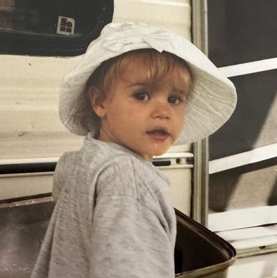 Belieber por siempre y para siempre, amén, gloria a Dios y justin 🫶🏻
✨️T de TRAKAAAAA✨️