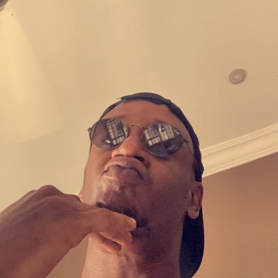 Esjay__I's profile picture. Gamer 👾/ Traditional Artist ✏️ ✏️