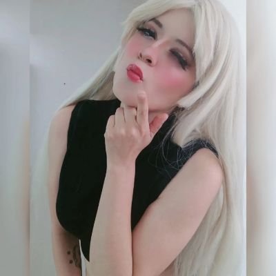 Bebe streamer que hace just chatting y a veces cosplayer  Twitch +4,000k
