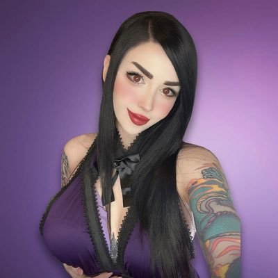 Variety Streamer on Twitch ♡
https://t.co/b1yjWDbfMt ♡
Cosplayer ♡
All social media links below ♡