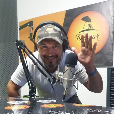 Periodista. Conductor. Relator. Comunicador. Hincha del CAC.❤️🖤. Familiero y amigo de mis amigos. Amante de LA RADIO🎧🎙