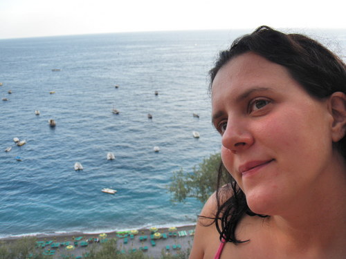 Sono laureata in Filosofia ed ho un master in mediazione linguistico interculturale.
