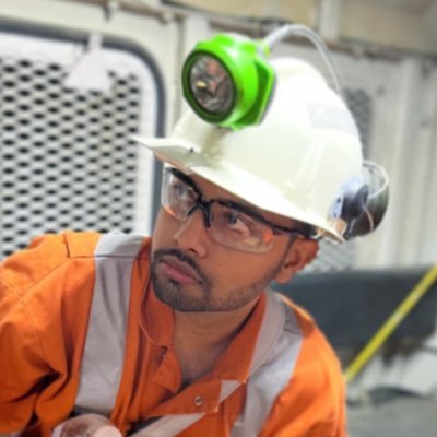 AzmainAbrer's profile picture. Obsessively curious, irrationally persistent.