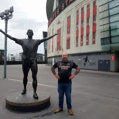 born in Portsmouth, Breed in London, died in Skegness, reurected in Newcastle , cigars bourbon and wife are my life , my kids keep me smiling, Arsenal for life!