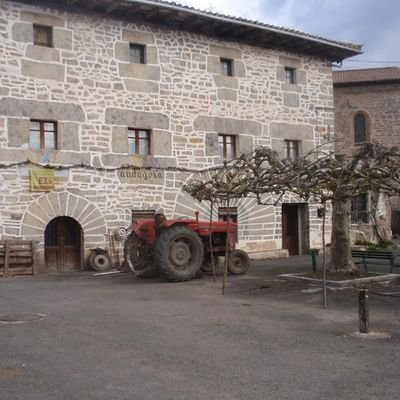 ferminandagoia's profile picture. mortus est qui non pernea

UNA VEZ LE TOQUE UN PECHO A MARI TRINI