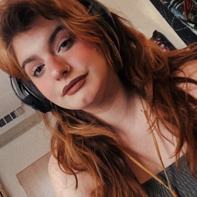 Twitch streamer@FoxieShay|They/Them|Chronically ill |INFP-T|| 25 years old|| email for business enquirers!