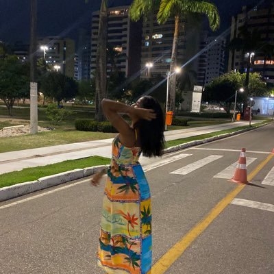 eunandaslv's profile picture. aju/zs 
:)