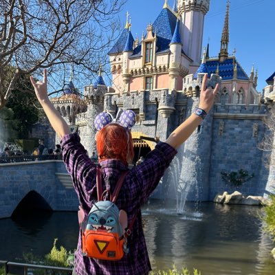 Official Account || Cosplayer 🧝🏼‍♀️|| Fursuiter 🦖 || Rollercoaster Nerd 🎢 || Former Railway Dweeb 🚂 || Certified Beer Geek 🍺 || I Have Wings ✈️