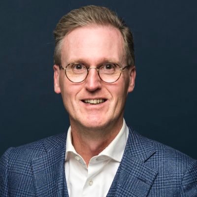Bestuurder, toezichthouder in publiek bestuur, onderwijs, zorg en finance. Focus op onderwijs, digitalisering, economie, ook internationaal. Wijn, film.
