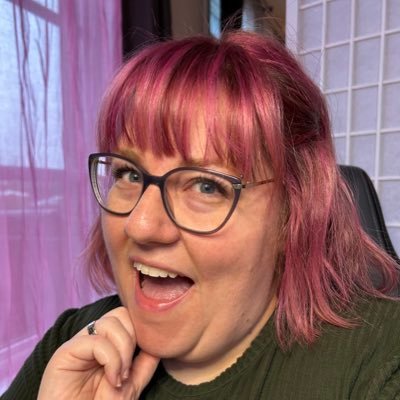 MereToogs's profile picture. it's pronounced May-Ray! ☀️ she/her, franglish, feminist, fat, lore slut ☀️ @twitch Women’s Guild ☀️ I play video games and have a jukebox for a brain.
