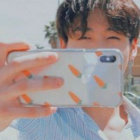 𝗟𝗔𝗬𝗢(ꪜ)𝗘𝗥 ✨ 예쁘다 ✨ salopard (@btsstuffs_) 's Twitter Profile