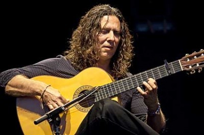 Tomatito, Guitarrista español. 
Dedicado al arte de la guitarra flamenca,