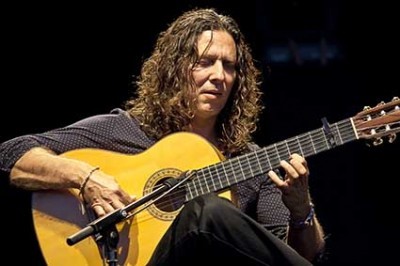 Tomatito, Guitarrista español.
Dedicado al arte de la guitarra flamenca,