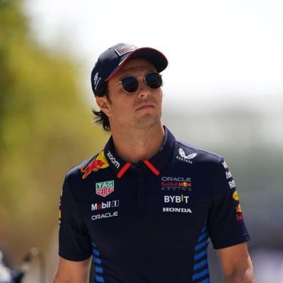 Apasionado por la F1 y ganando un dinerito extra de nuestra gran pasión. 🏎️