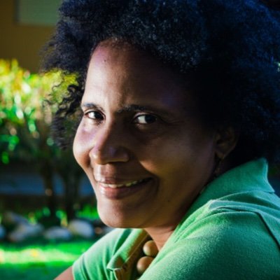 Afro, feminista, afro-activista y cultural, periodista, poeta-escribidora, artista del lente.
Amiga de lxs amigxs. Bloqueo a fascistas insultantes y amenazantes