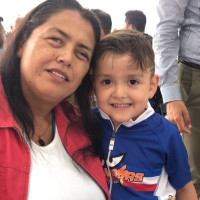 Soñadora, idealista, luchando por la inclusión de las personas con discapacidad, ciega y mamá del mejor de los hijos.