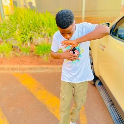 MakhadoLes18333's profile picture. 