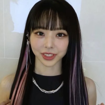 Gracebrah's profile picture. stan loona non-binary 14 she/her MALES DNIIIIII