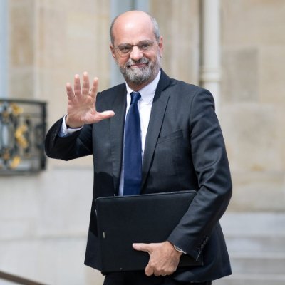 Fan de JM Blanquer, soutien de E Macron, militant de l'éducation, la prévention de l'illettrisme, l'égalité des chances et l'école inclusive