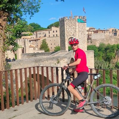 BullonMarti's profile picture. Humà, català, republicà, germà, vilatà, escamarlà, dretà, ateu i unes quantes coses més.
Arquitecte tècnic en construcció i tècnic BIM a ELECNOR