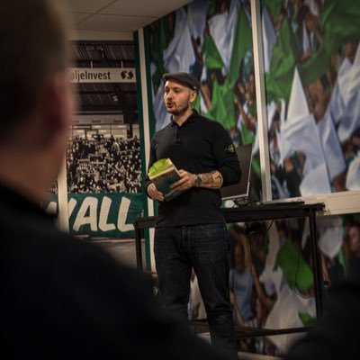 Forfatter til bogen Fortællingen om Fodsportsforeningen. Altid grøn og hvid☘️