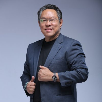 CEO บริษัท Botlink, วิศวกรไฟฟ้า, จัดรายการบ้านเขาเมืองเรา Live ทาง Facebook บ้านเขาเมืองเรา และ AutoTalk Live ทาง Facebook AutoTalk