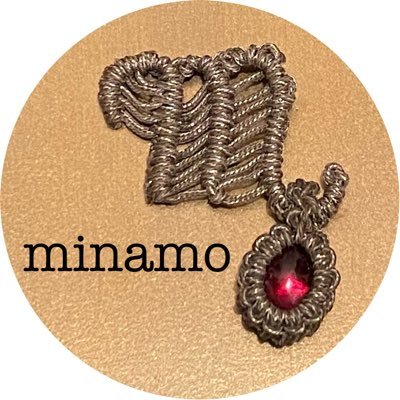 🪢結ビノヒトminamoです☻🪢⌘指先だけで紐と紐を結び、その結び目でさまざまな模様をつくりあげていくマクラメという技法でアクセサリーをつくっています⌘石川県の内灘町がすき⌘マクラメでいろんなご縁も結んでいきたいです☺︎