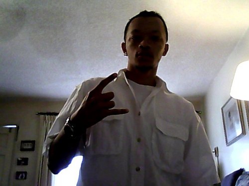 im a cool person to be with and enjoy beautiful women with good attitudes nd knw how to keep themselves up.