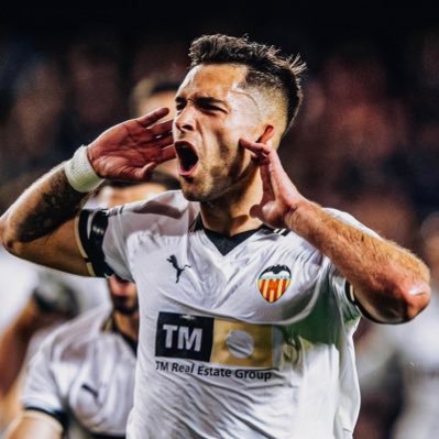 Bienvenidxs a la Hugo Duroneta. Futbolero de cuna. Sufriendo desde la distancia🦇 | AMUNT @valenciacf🧡