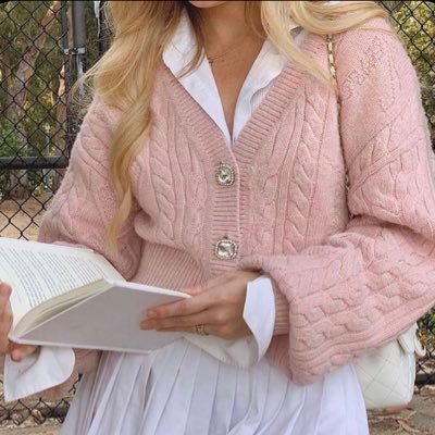 pinkdoktora's profile picture. caffeine-dependent med student