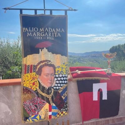 Studiosi di cultura, storia, arte; realizziamo abiti periodo Medioevo-Rinascimento; Rione del “Palio Madama Margarita d’Austria”, figlia dell’imperatore Carlo V