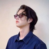 bₒₛₛ b (@hellobossb) 's Twitter Profile
