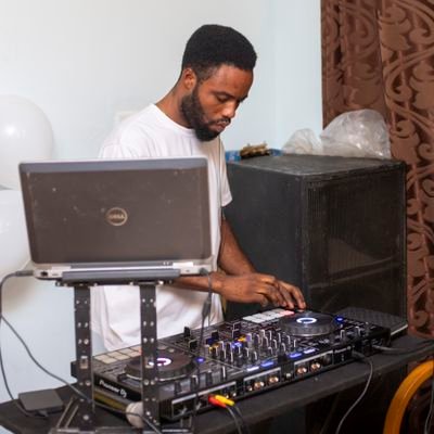 Am Dj Rapido 
25yrs of Age 
Am Professional DJ and Driver
Live in Cape Coast
Staying at Western Region