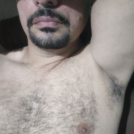 Aqui eu posto minhas fodas com os ursos mais gostosos. Quer ver?
