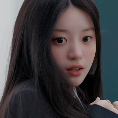 pics account for ILLIT's #민주 🐰