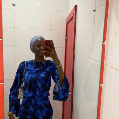 owner @airxquiscent | Muslimah | Fresh Graduate 👩‍🎓 | perfume-loving person | I sell perfumes | please check media for available products | send a DM to order