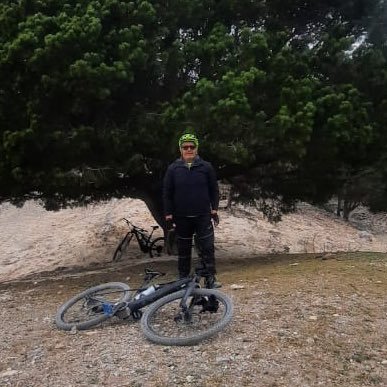 Administrador Público, ciclista de montaña.
