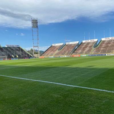 Estadio de Fútbol y Rugby ⚽🏉. Ubicado en C. Fernandes Molinas, A4400 Salta. 427-2523 (sólo llamadas ~ teléfono fijo del estadio martearena).