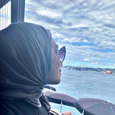 realshatti's profile picture. 