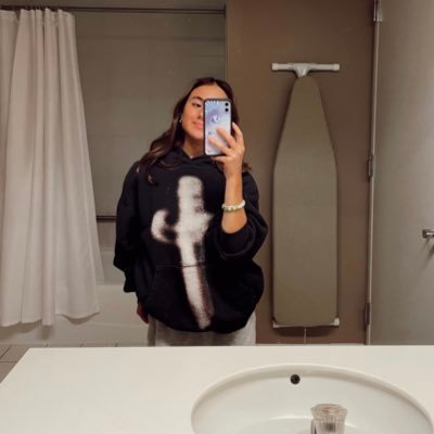 juliaramaci0420's profile picture. 