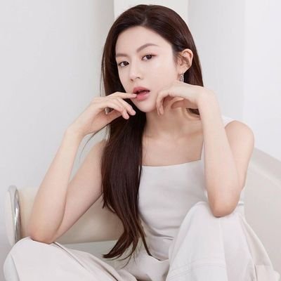 _aseland's profile picture. thank u, next.