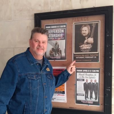 JUST A SIMPLE MAN WHO LOVES TO SHARE THE HISTORY OF TRAVIS TRITT'S  MUSICAL CAREER...TT HONKY TONK HISTORY...