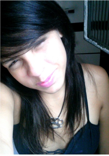 Sou apenas uma garota como qualquer outra, com dois orkuts, dois msn's um facebook, um twitter e muta coisa a dizer... u_u