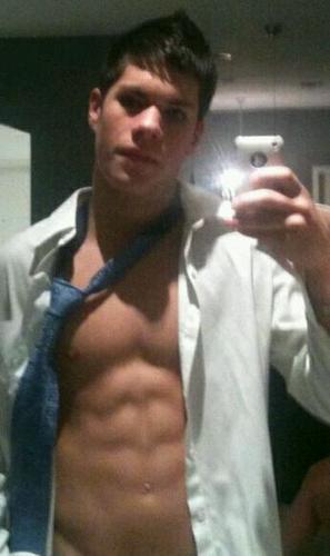Love girls,music, play the drums and guitar, im 17
