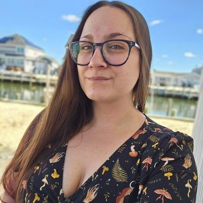 nerdybirdyCH's profile picture. Nerdy Birdy on the Atlantic. Think too much,read obsessively,dabble in art.
Generally neutral toward people until given a reason to like/dislike them.