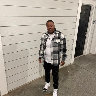 prettyeyetwin2's profile picture. 